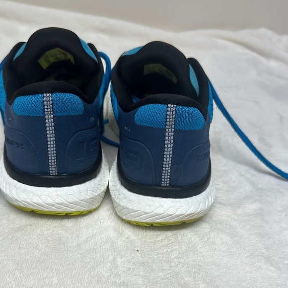 Athletic_Shoes